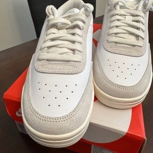 WHITE Nike Court Vintage